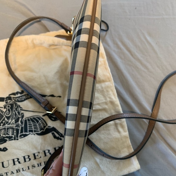 ✔️SOLD✔️Burberry Horseferry Peyton Wristlet - Picture 5 of 6